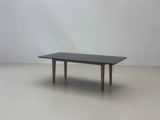 Table de salle à manger moderne de style mid-century, structure en frêne noir et bois (photo 9 of 12)