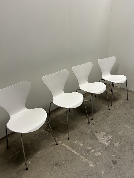 Image 1 of 4X Chaises papillon dessinées par Arne Jacobsen