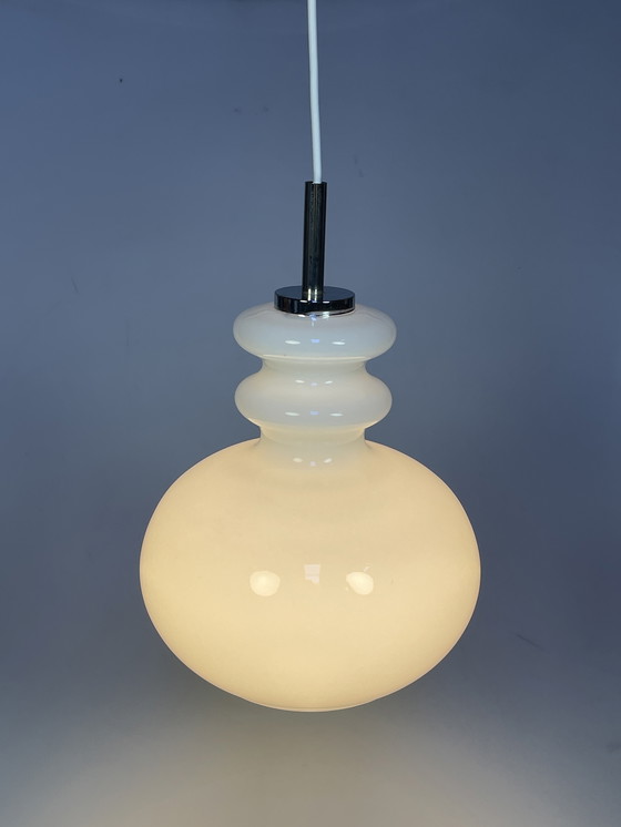 Image 1 of Lampe suspendue en verre blanc, Peill En Putzler, Allemagne 1960's