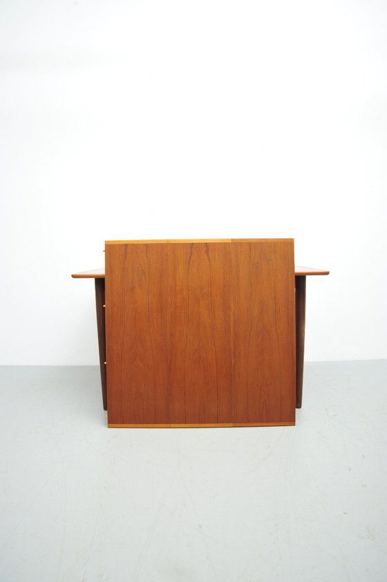 Image 1 of Table de salle à manger en teck (années 1960)