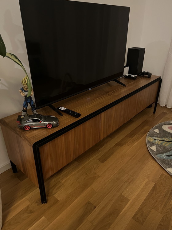 Image 1 of Mueble de TV Nadyria de Kave Home en color nogal