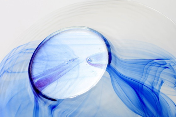 Image 1 of Vintage Bormioli Rocco kunstglazen schaal: kobaltblauwe werveling als middelpunt.