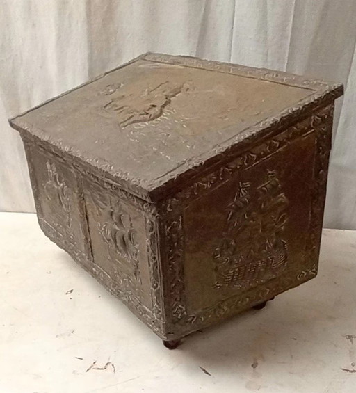 Coffre de rangement en laiton antique