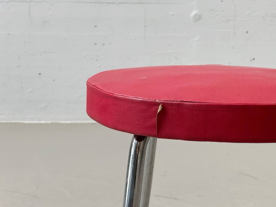 Image 1 of Tabouret vintage avec revêtement rouge et structure chromée, années 1960