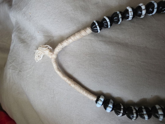 Dog tooth Rüschen schwarze Handelsperlen, Dekorative Objekte, Glas, Stoff (Foto 4 von 5)