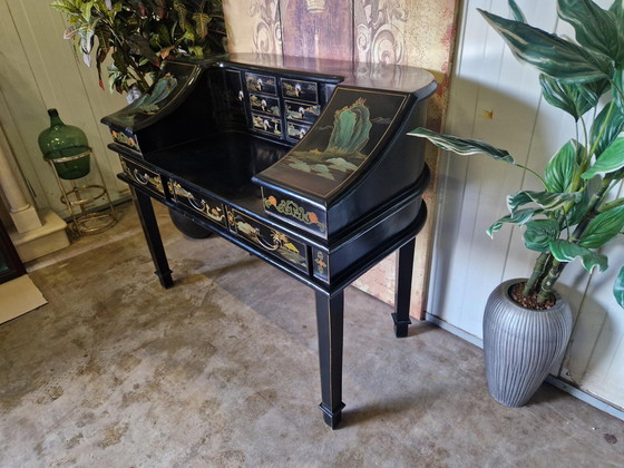 Image 1 of Scrivania antica orientale, dimensioni: 124x67cm e 105cm di altezza.