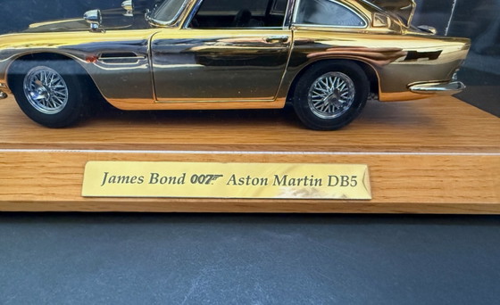 Image 1 of Danburt Mint Astin Martin DB5 James Bond Édition Or