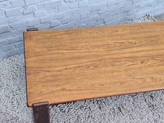 Image 1 of Grande table basse en teck de style Mid-Century, avec un cadre sculptural en forme de U, années 1960