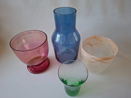 Image 1 of 4 Vintage gekleurde vazen