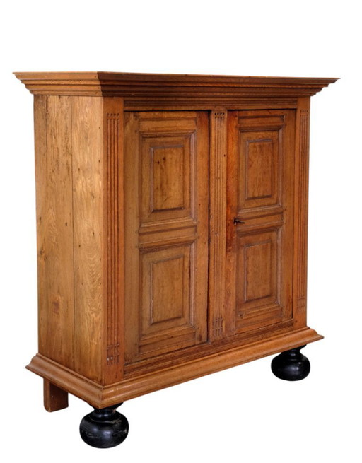Dutch oak two-door cabinet, around 1700 Dutch Oak Cabinet around 1700