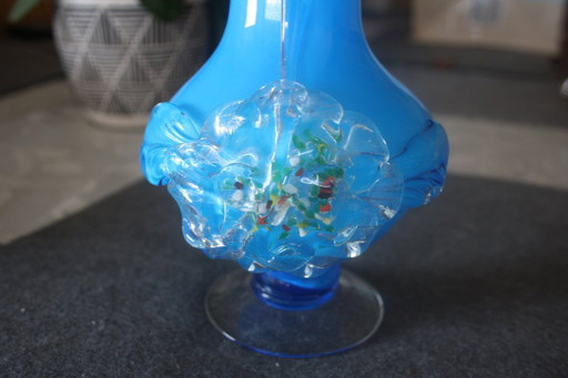 Blue Vase soufflé à la bouche de Stevens & Williams avec fleur appliquée