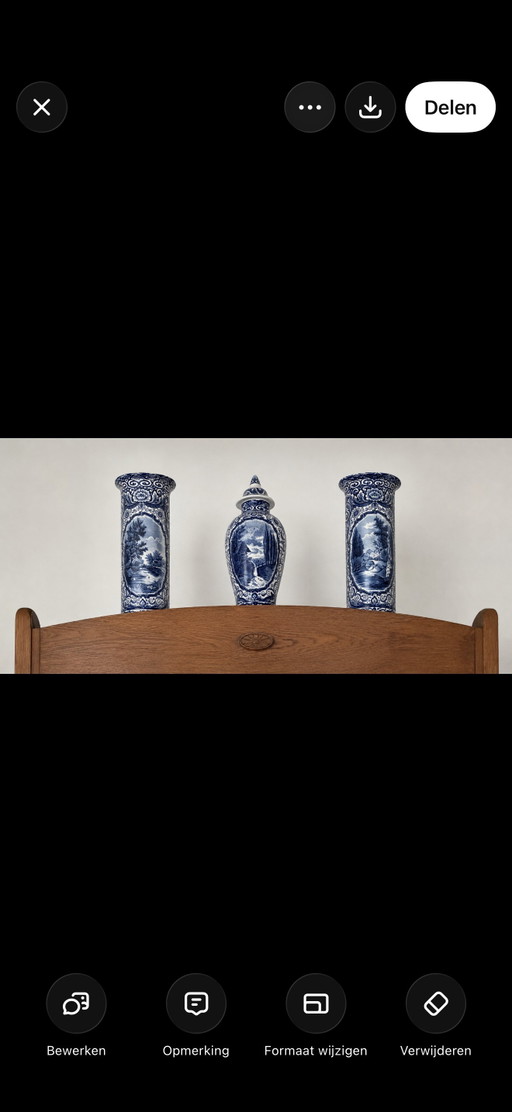 Delft blue vases