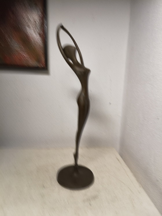 Vintage Minimalist Brass Sculpture Dancer – Authentic Patina – 1980s (photo 4 of 6)