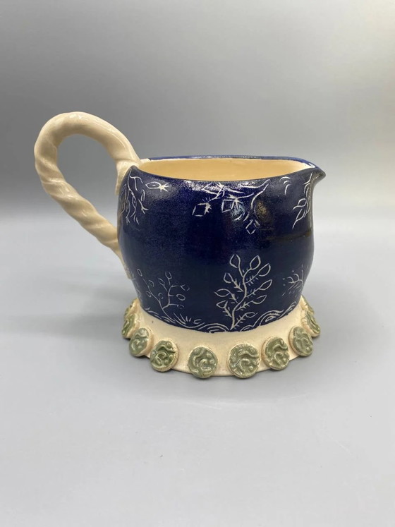 Keramikkrug, signiert Terre à Terre, kobaltblaue Sgraffito-Verzierung, Unikat – Geschirr, Ceramic (photo 2 of 8)