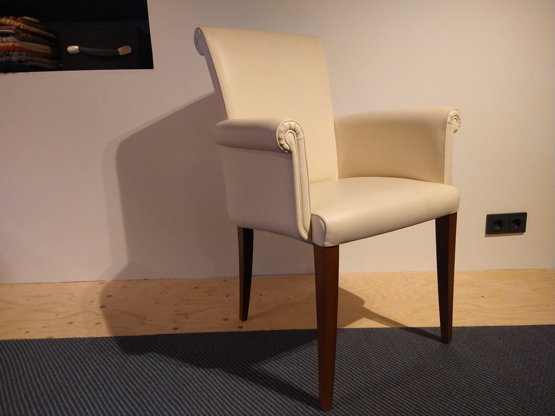 Chair Frau Vittoria Arm Chair Poltrona Frau Vittoria Chair