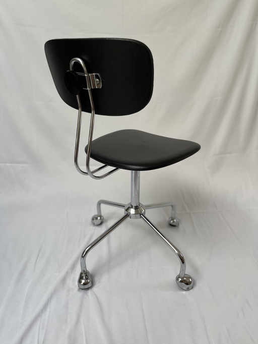 AHN laboratory chair