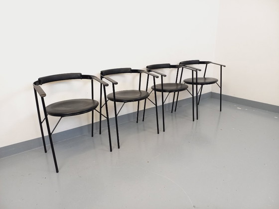 Image 1 of Set di 4 poltrone vintage di design italiano in metallo nero e similpelle nera degli anni '80