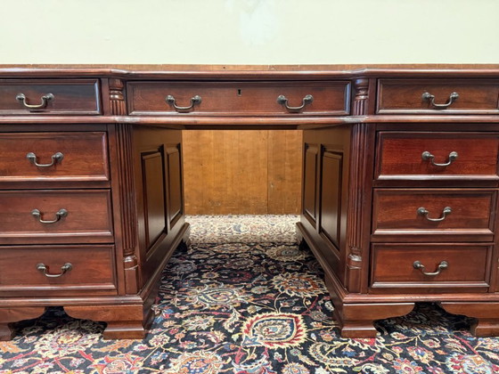 Klassischer englischer Mahagoni Schreibtisch – Leather, Wood (photo 10 of 17)