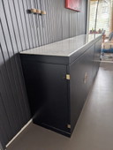 Maison Jansen, vintage dressoir / Credenza, zwarte lak, messing en marmer, 1970s