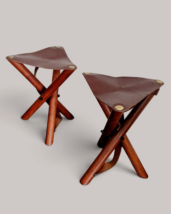 Coppia di sgabelli pieghevoli in teak massello e pelle marrone - stile safari chic – Leather, Wood (photo 5 of 15)