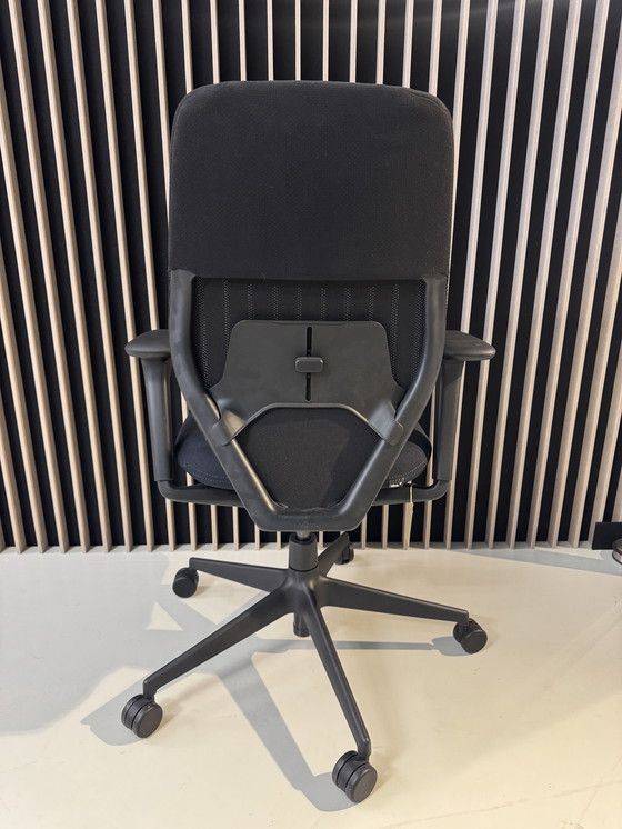 Image 1 of Silla de oficina de malla Vitra ACX