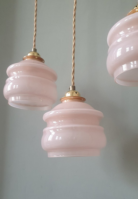 Image 1 of Set van 3 Vintage franse hanglampen - rose pastel opaline glas in Art Deco stijl 