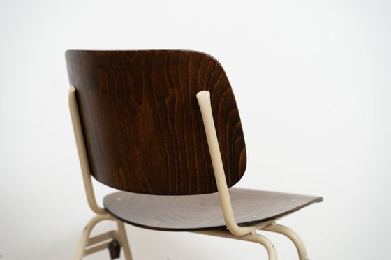 Image 1 of Chaises d'école par Marko