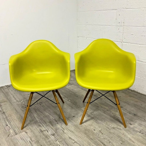Una coppia di autentiche sedie Charles Eames Daw per Vitra
