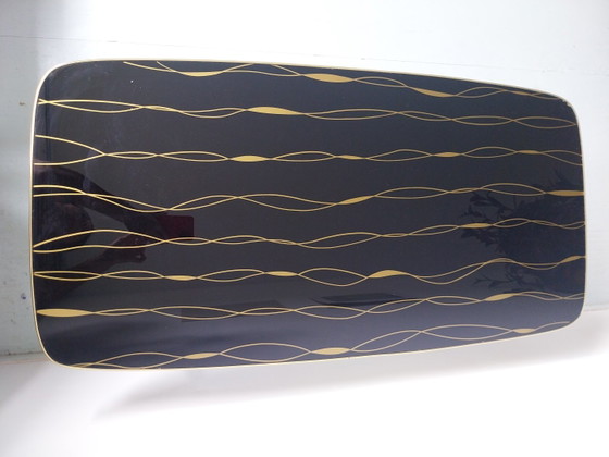 Mid-century bijzettafel met formica glazen tafelblad en schuine pootjes – Brass, Plastic (photo 3 of 5)