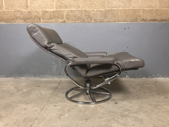 Image 1 of Sillón giratorio Cuero Cromo Escandinavo