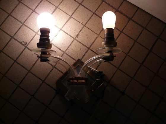 Image 1 of Aplique de pared Art Déco de dos brazos con espejo y latón.