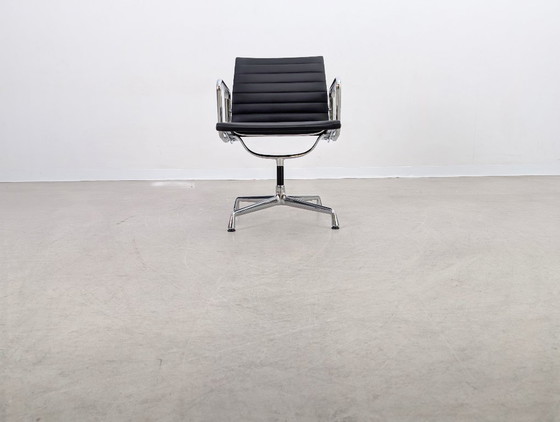 Image 1 of Original Vitra Charles & Ray Eames chair EA 108, black leather