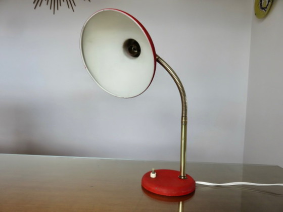 Image 1 of Franse "cocotte"-lamp van messing en rood gelakt metaal, jaren 1950-1960.