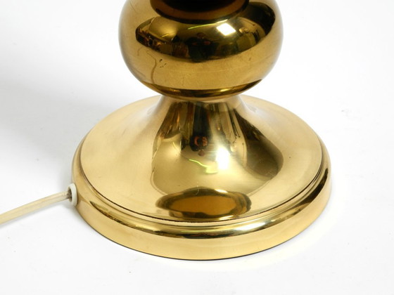 Image 1 of Rarissima grande lampada da tavolo in ottone degli anni '70 con paralume in velluto nuovo di Aneta Växjö Svezia