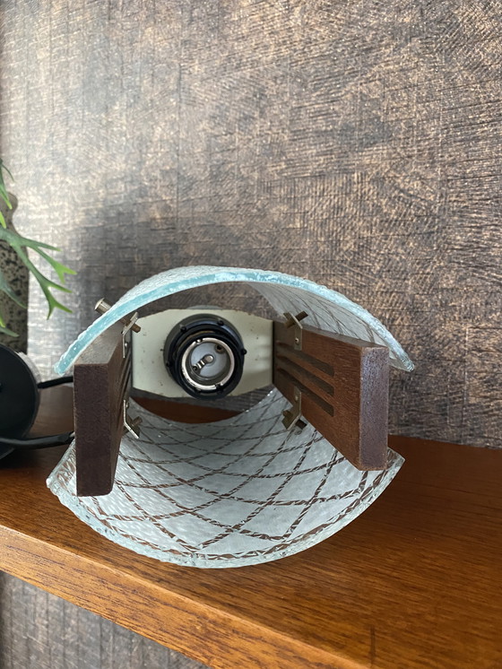 Image 1 of Lampe suspendue design scandinave des années 1960 en teck et verre gaufré