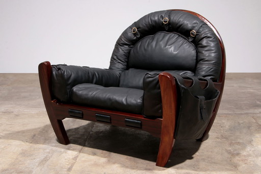 Sillón de cuero "Rancero" de Luciano Frigerio: diseño italiano de los años 70.