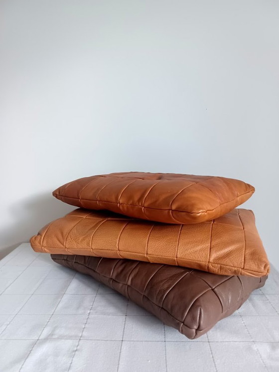 Image 1 of Coussin en cuir vintage - marron clair chaud - patchwork