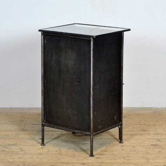 Image 1 of Comodino in ferro lucidato, anni '10