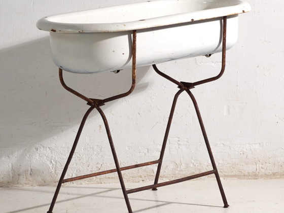 Antique bathtub in enamelled iron – Central Europe, circa 1950 #3 – Decorative Objects, Industrieel (photo 2 of 40)