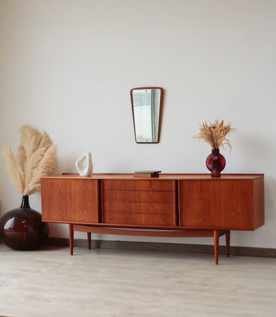 Image 1 of Aparador - White & Newton