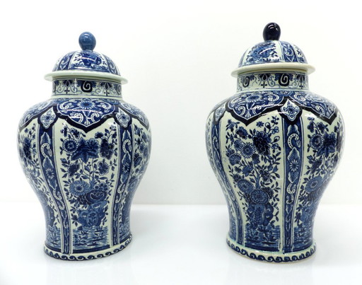 Large pair of blue and white Delft covered pots, floral decoration, 18th-century style