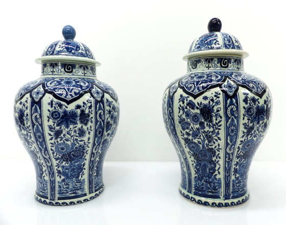 Image 1 of Large pair of blue and white Delft covered pots, floral decoration, 18th-century style