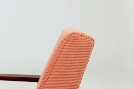 Image 1 of Poltrona in velluto a coste rosso corallo in stile moderno di metà secolo, disegnata da H.Lis.