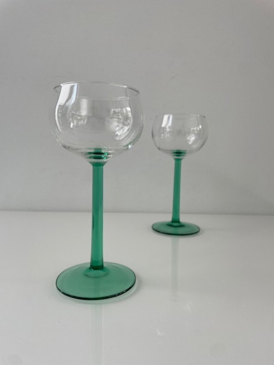 Image 1 of Set van 9 Franse vintage glazen groene steel
