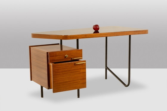 Image 1 of Georges Frydman. Asymmetrischer Schreibtisch mit Schubladen. 1950er-60er Jahre.