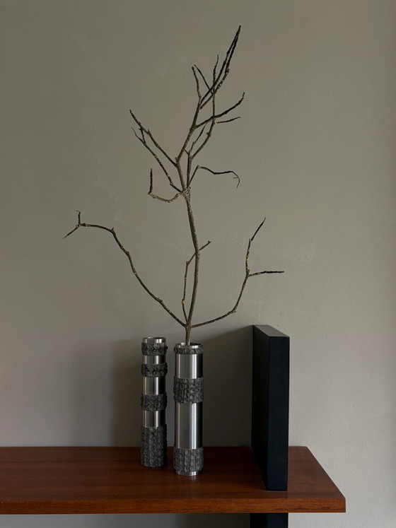 Vasi brutalisti in metallo vintage – Set di 2 (photo 2 of 4)
