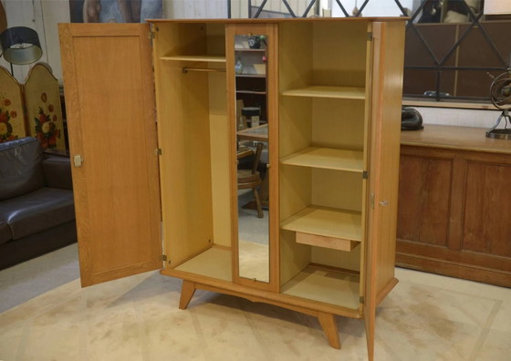 Eichen-Kleiderschrank mit Saint-Gobain Spiegel aus den 1960er Jahren. – Kleiderschränke, Holz, Vintage (photo 10 of 11)