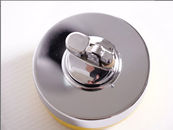 Image 1 of Aansteker en asbak Space Age van YAX JAPAN. Verzamelobject. 70's