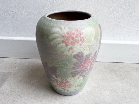 1x Studio Ceramic Vase With Flowers - Pastel Colors (photo 4 of 8)