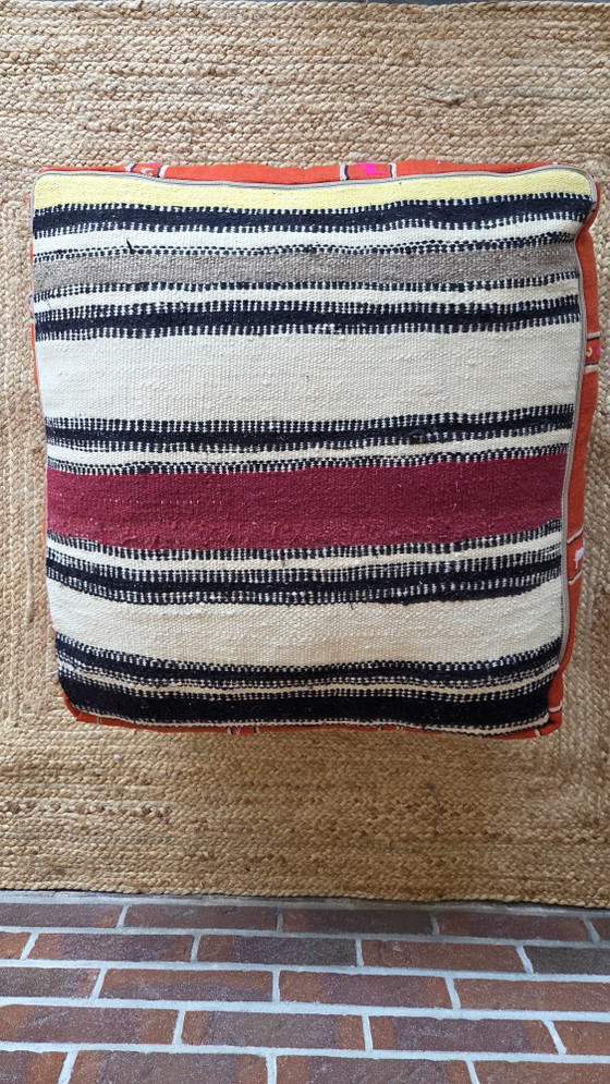 Vintage Berber Pouf Handmade in Morocco – Footstools & poufs, Wool (photo 7 of 7)